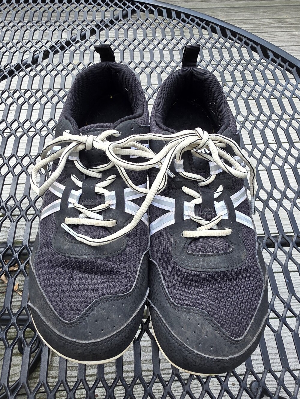 Women's Gently Used Prio Xero Black And White Shoes